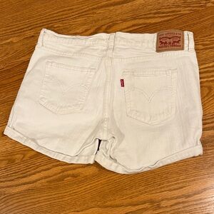 Women’s White Levi’s Shorts - 28 (6)